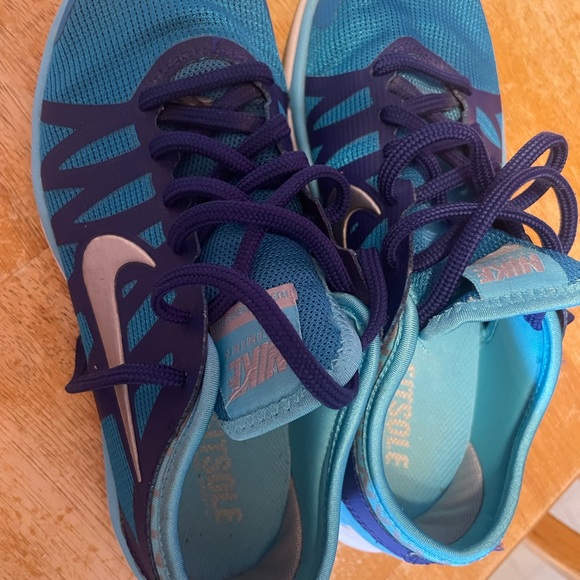Women’s Nike Fit Sole Aqua and Indigo Athletic Shoes - Picture 2 of 4